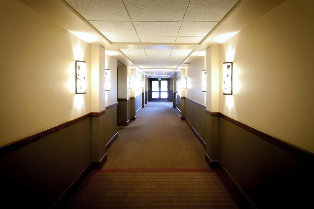 Prose: “A Hollingsworth Hotel” by Gretchen&nbsp;Troxell